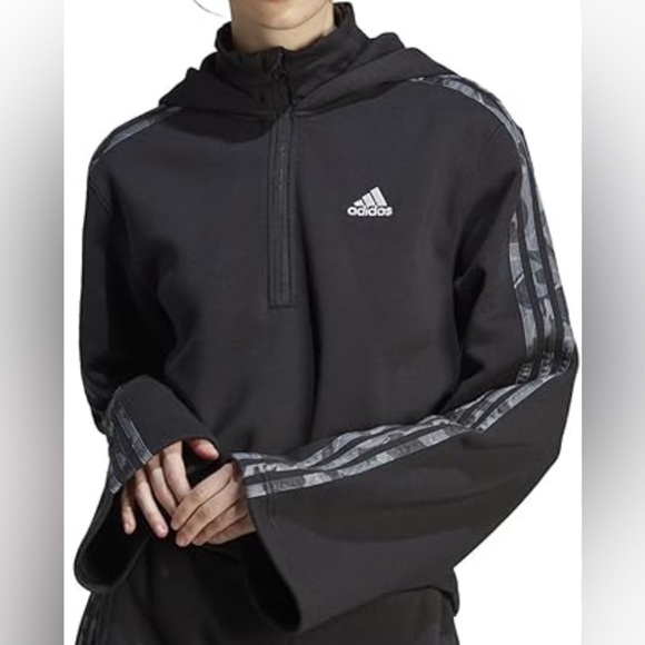 Women’s Medium Adidas Black Cropped extra Wide Sleeve Three Camo Stripe Hoodie. - Picture 1 of 16
